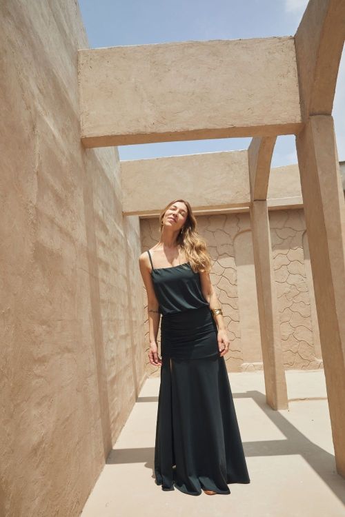 slow style, roupas, roupa feminina, vestidos, vestido emilia longo, vestido com fenda verde, vestido elegante, vestido fluido