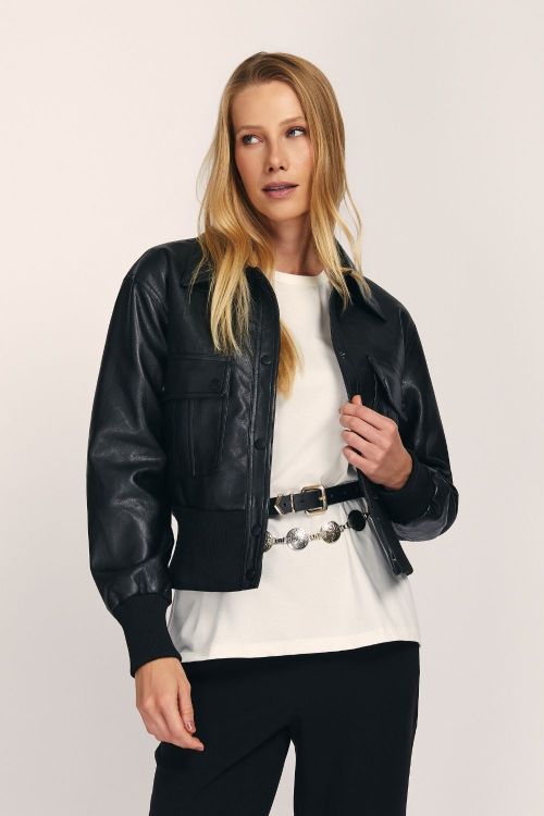 slow style, roupas, roupa feminina, blusa debora off white , blusa feminina minimalista, blusa básica elegante, blusa leve para o verão, blusa feminina de tecido confortável.