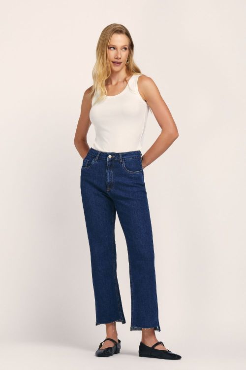 slow style, roupas, roupa feminina, slow style, calça jeans feminina, calça jeans jaqueline reta, calça jeans escuro, calça feminina cintura alta, calça jeans casual, calça jeans moderna, calça jeans confortável.