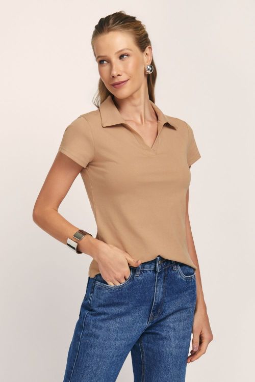 slow style, roupas, roupa feminina, blusa iris camel, blusa feminina gola polo, blusa casual.