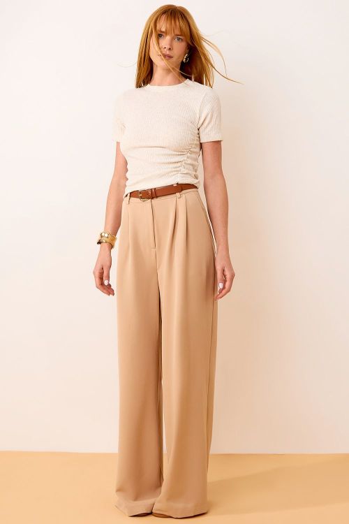 slow style, roupas, roupa feminina, blusa feminina branca, blusa dalia com franzido lateral, blusa canelada justa, blusa básica elegante, blusa casual feminina