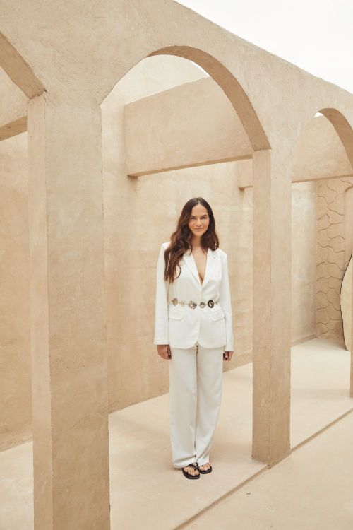 slow style, roupas, roupa feminina, calça dalia reta feminina, calça cintura alta branca, calça elegante feminina, calça de tecido leve, calça versátil feminina.