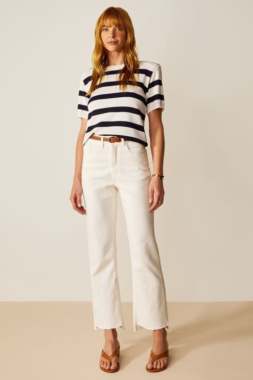 slow style, roupas, roupa feminina, calça jeans off white feminina, calça reta feminina, calça com barra desfiada, calça Jaqueline, calça casual elegante.