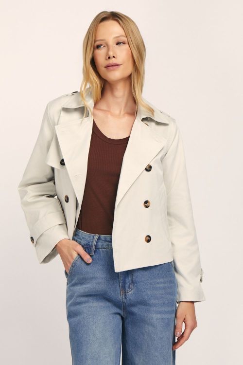 slow style, roupas, roupa feminina, jaqueta iolanda areia, jaqueta feminina, jaqueta martingale, jaqueta com fechamento duplo