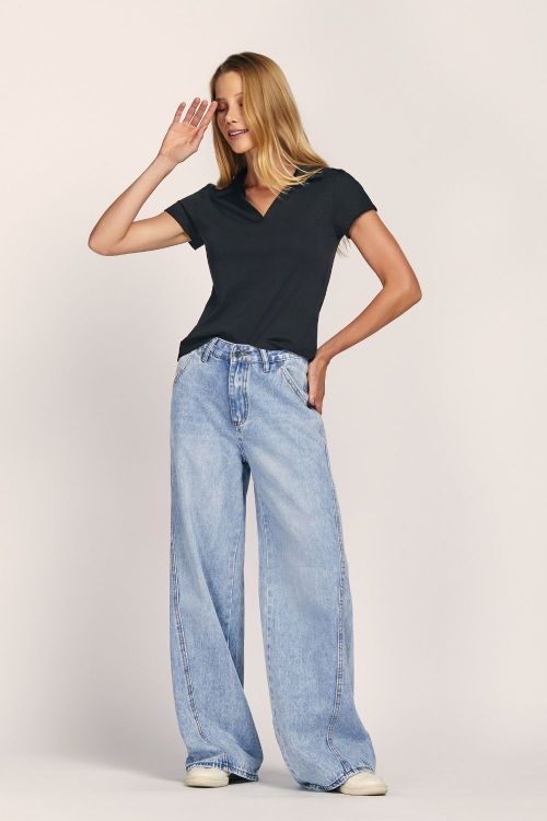 slow style, roupas, roupa feminina, blusa iris preta, blusa feminina gola polo, blusa casual.