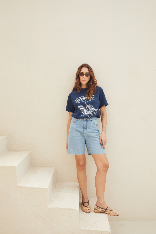 slow style, roupas, roupa feminina, shorts jeans feminino, shorts jeans cintura média, shorts jeans casual, shorts jeans barra desfiada, shorts jeans verão.