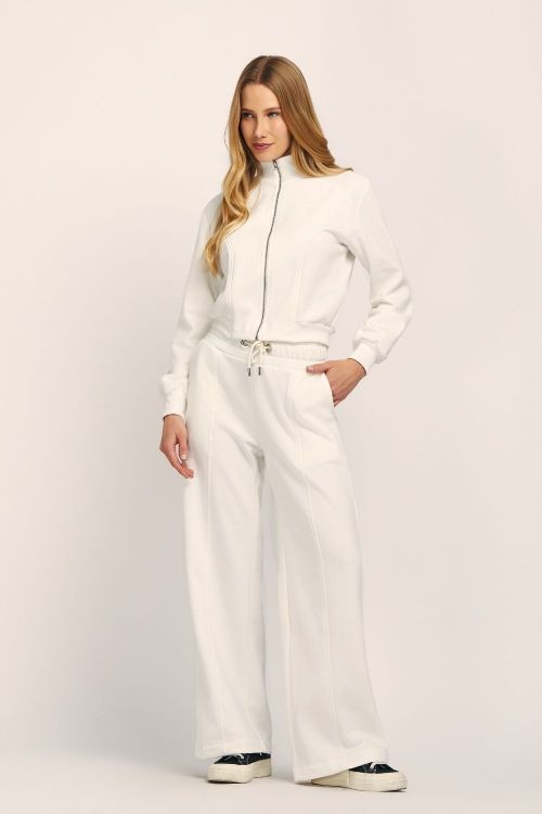 slow style, roupas, roupa feminina, conjunto joice off white, conjunto comfy chic, conjunto casual feminino, conjunto com jaqueta feminina, conjunto confortável feminino, conjunto de inverno feminino, moda casual feminina, conjunto elegante feminino