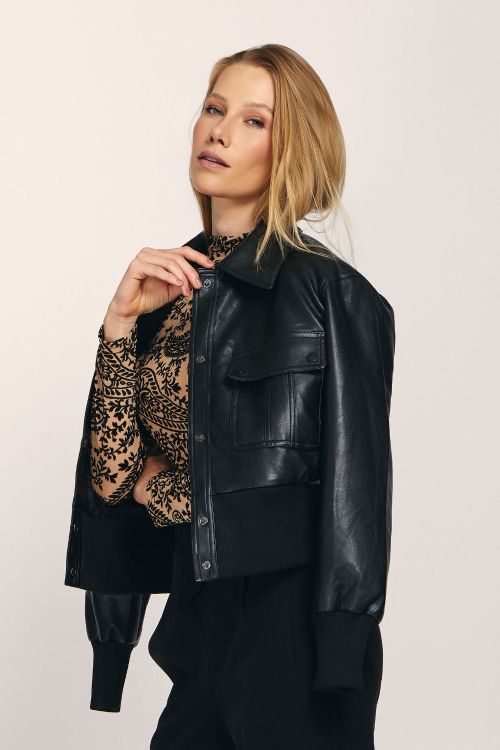 slow style, roupas, roupa feminina, jaqueta feminina preta, jaqueta isadora, jaqueta cropped