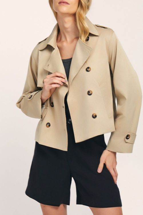 slow style, roupas, roupa feminina, jaqueta iolanda cappuccino, jaqueta feminina, jaqueta martingale, jaqueta com fechamento duplo