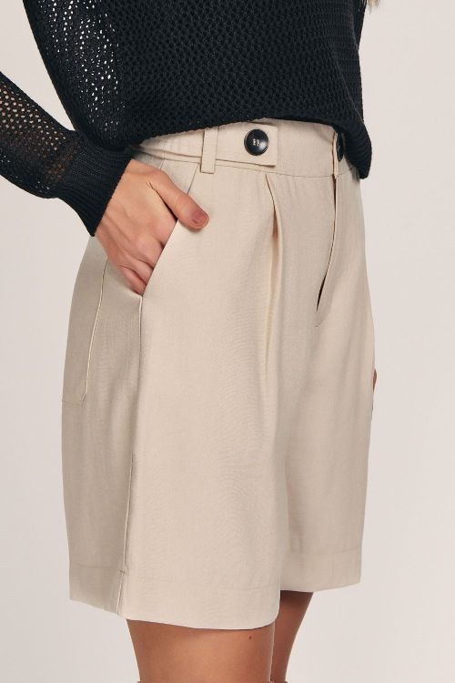 slow style, roupas, roupa feminina, bermuda felipa bege, bermuda alfaiataria feminina, bermuda cintura alta, moda feminina sofisticada