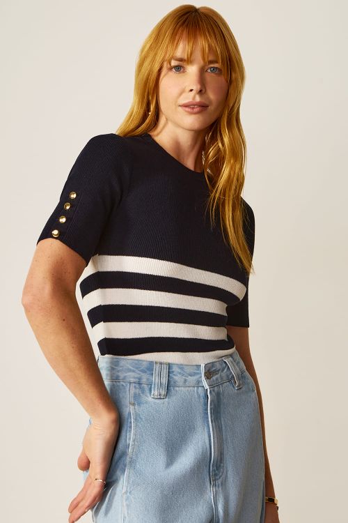 slow style, roupas, slow style, roupas, roupa feminina, blusa feminina listrada, blusa com botões dourados, moda casual elegante, blusa justa de tricot.