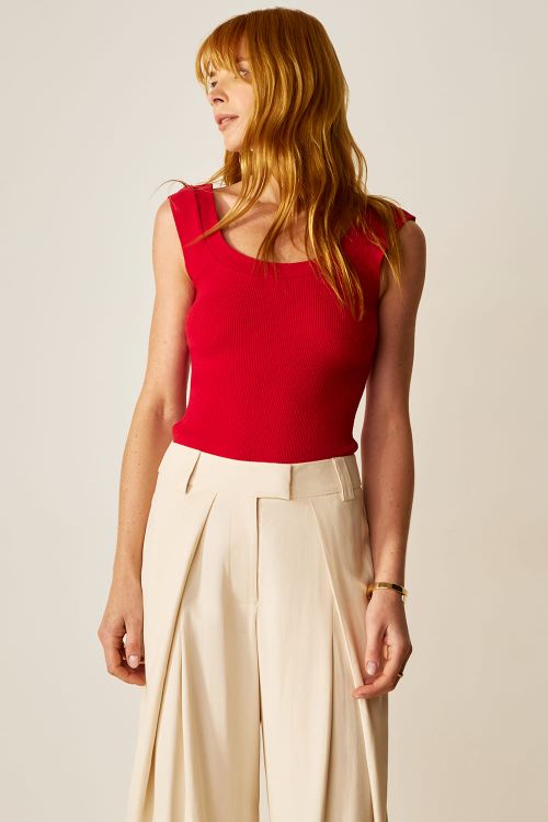 slow style, roupas, roupa feminina, blusa regata vermelho, blusa de tricot feminina, regata confortável, moda casual feminina.
