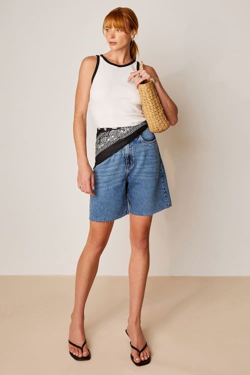 slow style, roupas, roupa feminina, regata feminina, regata mirela canelada, regata básica, regata com gola contrastante, regata casual, regata preta e branca, moda feminina verão.