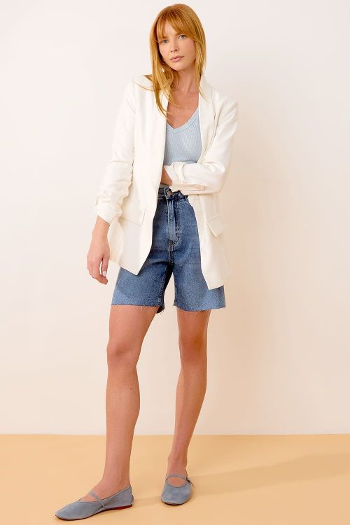 slow style, roupas, roupa feminina, blazer feminino areia, blazer charlote alongado feminino, blazer leve para meia estação, blazer elegante casual